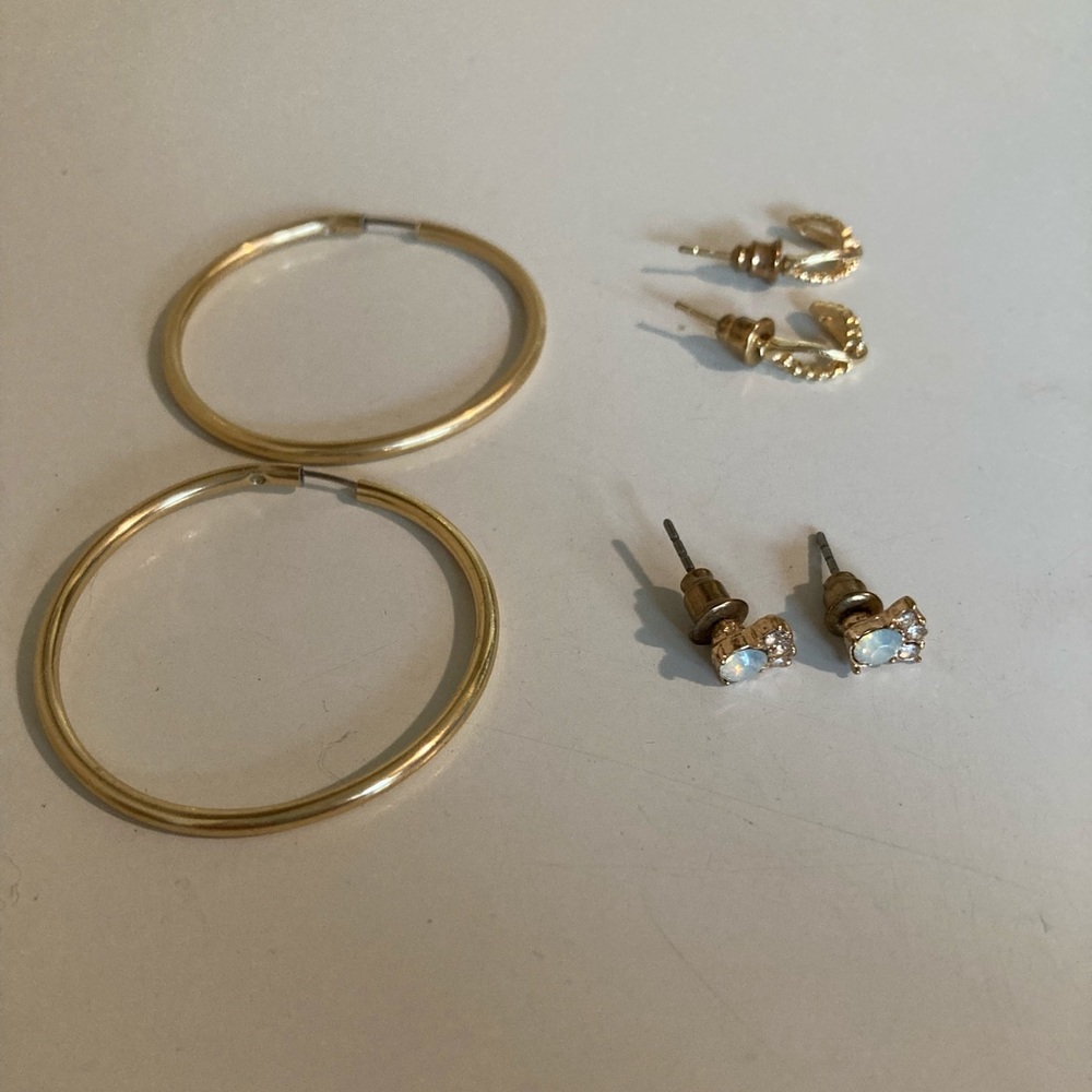 Women’s earrings bundle FREE w/10$purchase